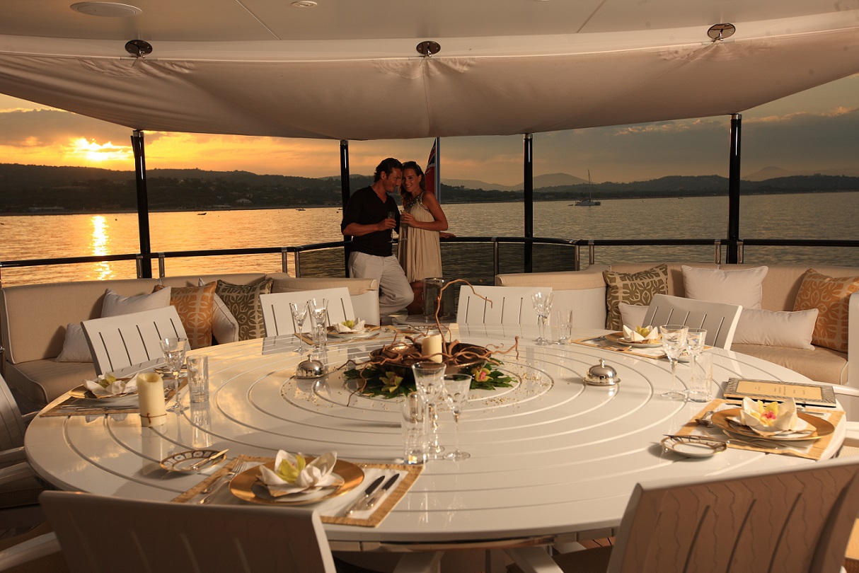 Yacht CELESTIAL HOPE - Aft dining - YACHTZOO.JPG