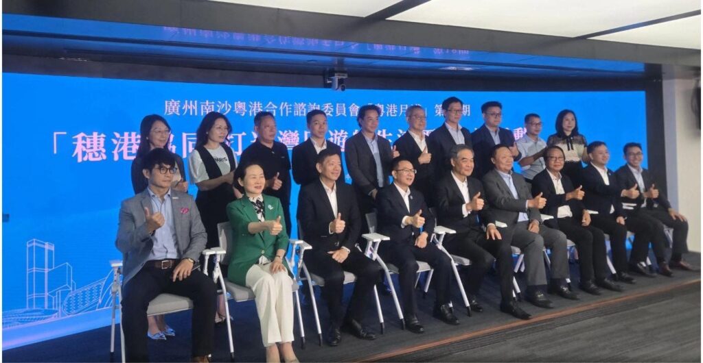 Participants at the Guangzhou-Hong Kong round table on the Bay Area yachting ecosystem