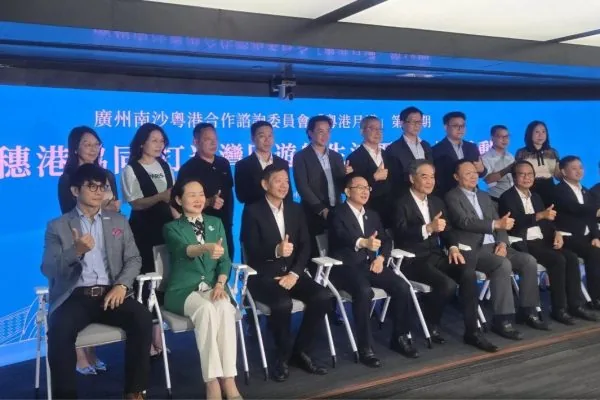 Participants at the Guangzhou-Hong Kong round table on the Bay Area yachting ecosystem