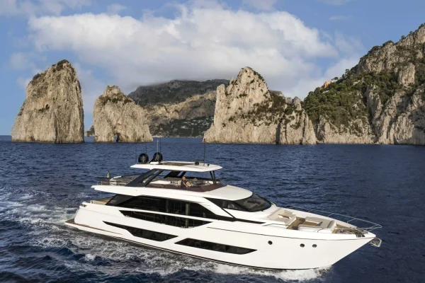 ferretti-yachts-860-hong-kong-preview